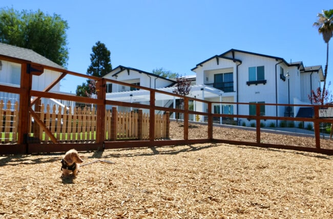Emerald Court Apartments
