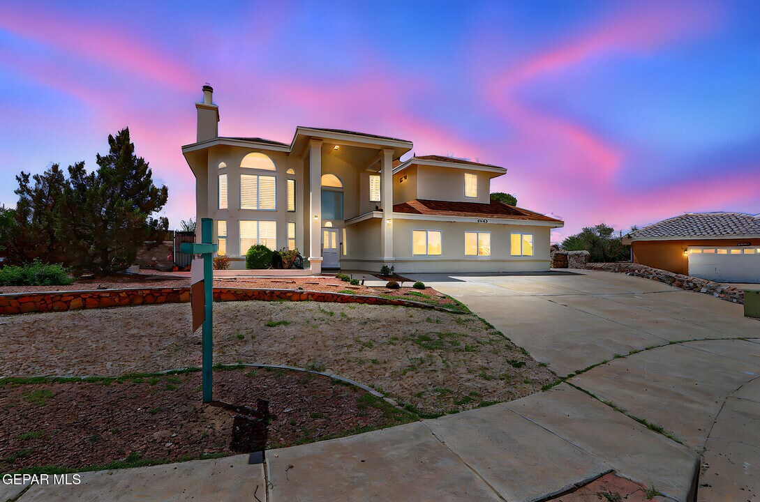 6839 Pasatiempo Cir in El Paso, TX - Building Photo