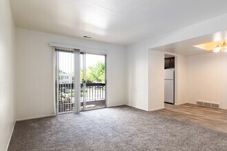 Fox Point in Old Farm in Salt Lake City, UT - Building Photo - Interior Photo