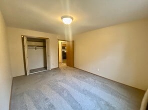 1970 Burton St SE in Grand Rapids, MI - Building Photo - Building Photo