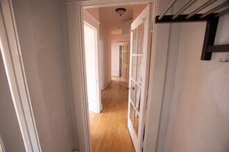 1723 Winona Blvd, Unit 1723 in Los Angeles, CA - Building Photo - Building Photo