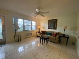 3 Kingswood E in West Palm Beach, FL - Building Photo