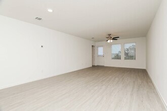 3222 Roslyn Grist in San Antonio, TX - Building Photo - Building Photo