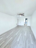 6824 W Fuqua St in Missouri City, TX - Building Photo