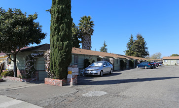 Fargo Apartments in San Leandro, CA - Building Photo - Building Photo