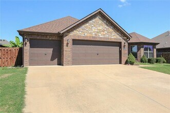 2306 SW Cadwell Ave in Bentonville, AR - Building Photo - Building Photo