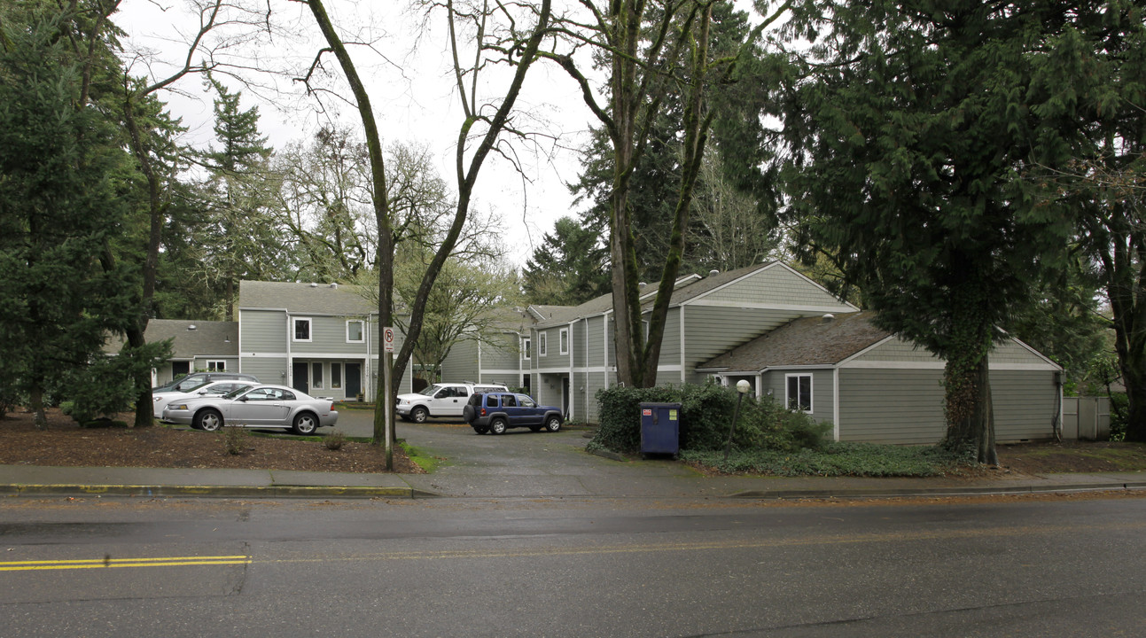 Lake View Villas in Lake Oswego, OR - Building Photo