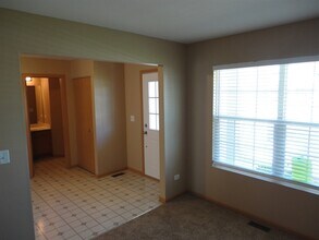 1319 Roth Dr in Joliet, IL - Building Photo - Building Photo