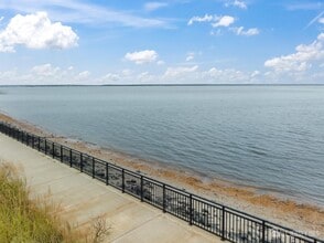 106 Boulevard W in Keyport, NJ - Building Photo - Building Photo