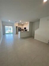 10175 Trumpet Honeysuckle Wy in San Antonio, FL - Building Photo - Building Photo