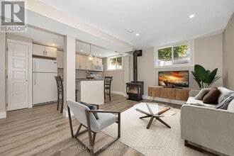 336 Tulip Crescent in Ottawa, ON - Building Photo - Building Photo