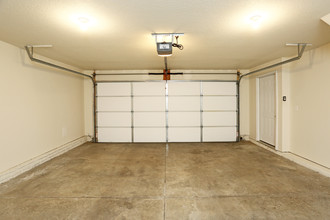 29th Street Townhomes in Davenport, IA - Building Photo - Interior Photo