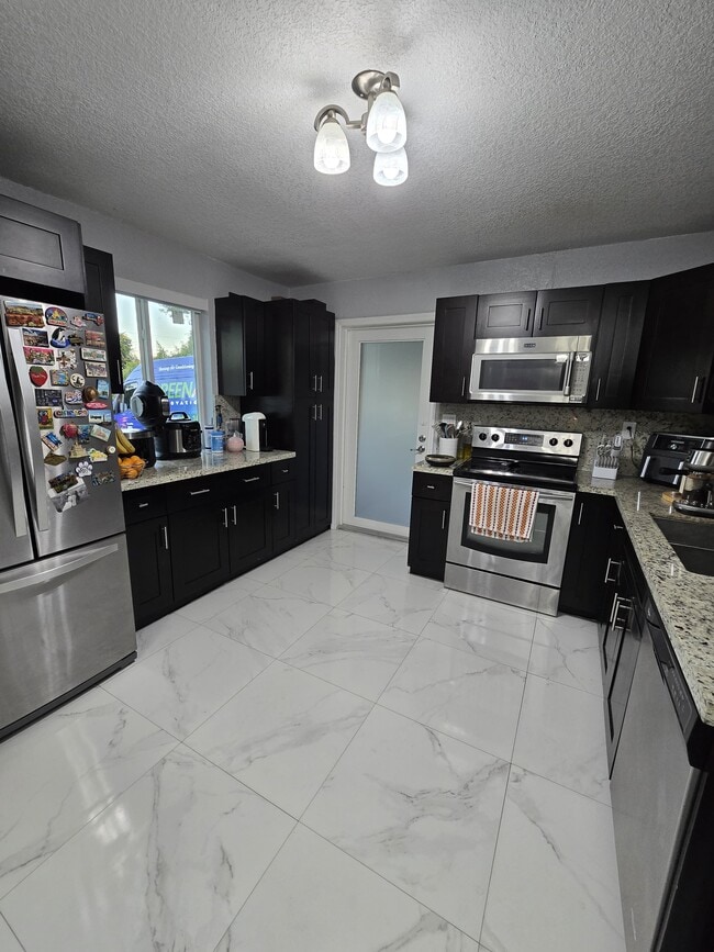 2240 NW 178th St, Unit 3 in Miami Gardens, FL - Building Photo - Building Photo