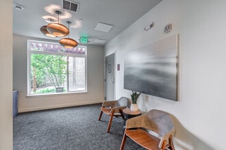 Lanterman Apartments in Seattle, WA - Building Photo - Building Photo