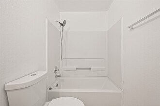 15707 Crooked Arrow Dr in Sugar Land, TX - Building Photo - Building Photo