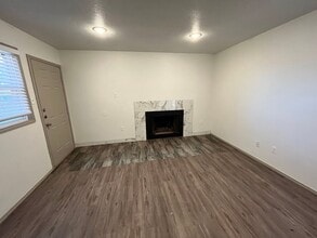 8202 Vernon Ave-Unit -B in Lubbock, TX - Building Photo - Building Photo