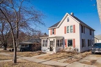 110 North St, Unit #1 in Stoughton, WI - Foto de edificio - Building Photo