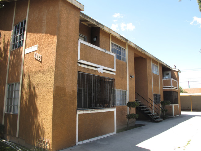 Grandee Circle in Compton, CA - Foto de edificio - Building Photo