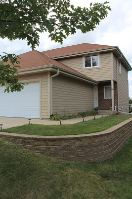 914 Wesley Dr in Waukesha, WI - Foto de edificio