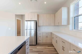 219 Ash Creek Blvd in Fairfield, CT - Building Photo - Building Photo