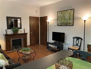 43 Cedar Crest Pl in Norwalk, CT - Building Photo - Building Photo