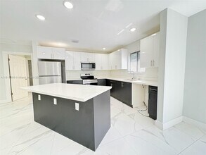 2518 NW 9th Pl in Fort Lauderdale, FL - Building Photo - Building Photo