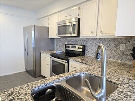 13511 Stratford Pl Cir in Ft. Myers, FL - Building Photo