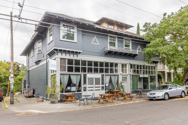 2344 SE Ankeny St, Unit 2344 C in Portland, OR - Building Photo - Building Photo