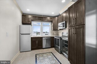 2528 E Allegheny Ave in Philadelphia, PA - Building Photo