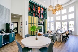 Octave Apartments in Las Vegas, NV - Foto de edificio - Building Photo