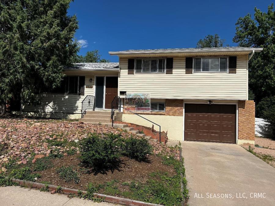 1915 Snyder Ave in Colorado Springs, CO - Foto de edificio