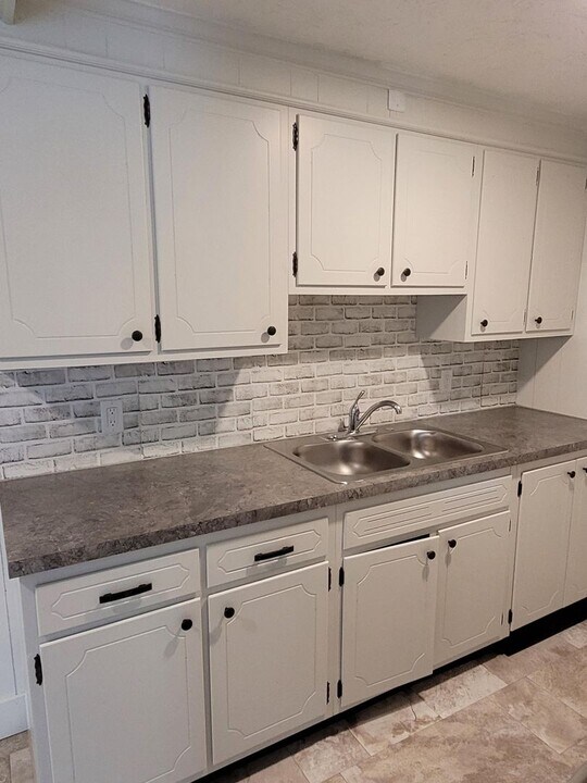 3707 Old Philadelphia Pike in Gordonville, PA - Building Photo