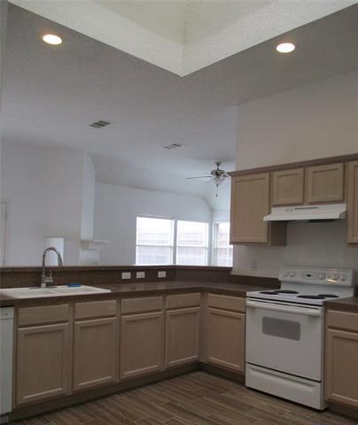 1115 Darbytown Rd in Grand Prairie, TX - Foto de edificio - Building Photo