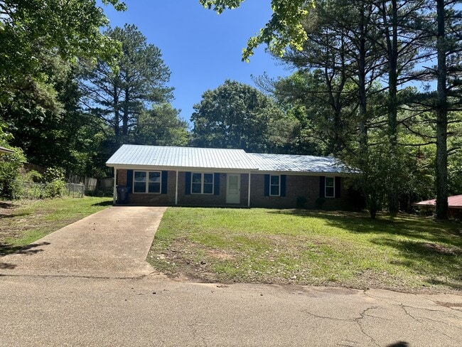 property at 370 Pineridge Dr