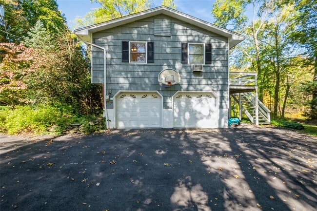 235 Douglas Rd in Chappaqua, NY - Building Photo - Building Photo