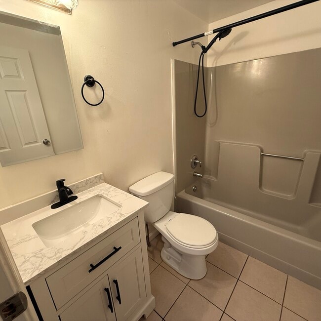 1025 Central St in Palmer, MA - Building Photo - Building Photo