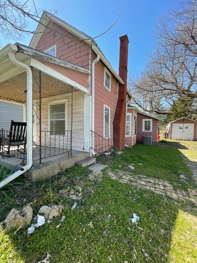 209 Congress St in Emporia, KS - Foto de edificio - Building Photo