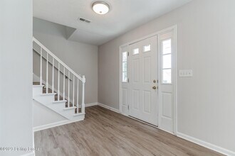 6807 McKeever Ln in Louisville, KY - Building Photo - Building Photo