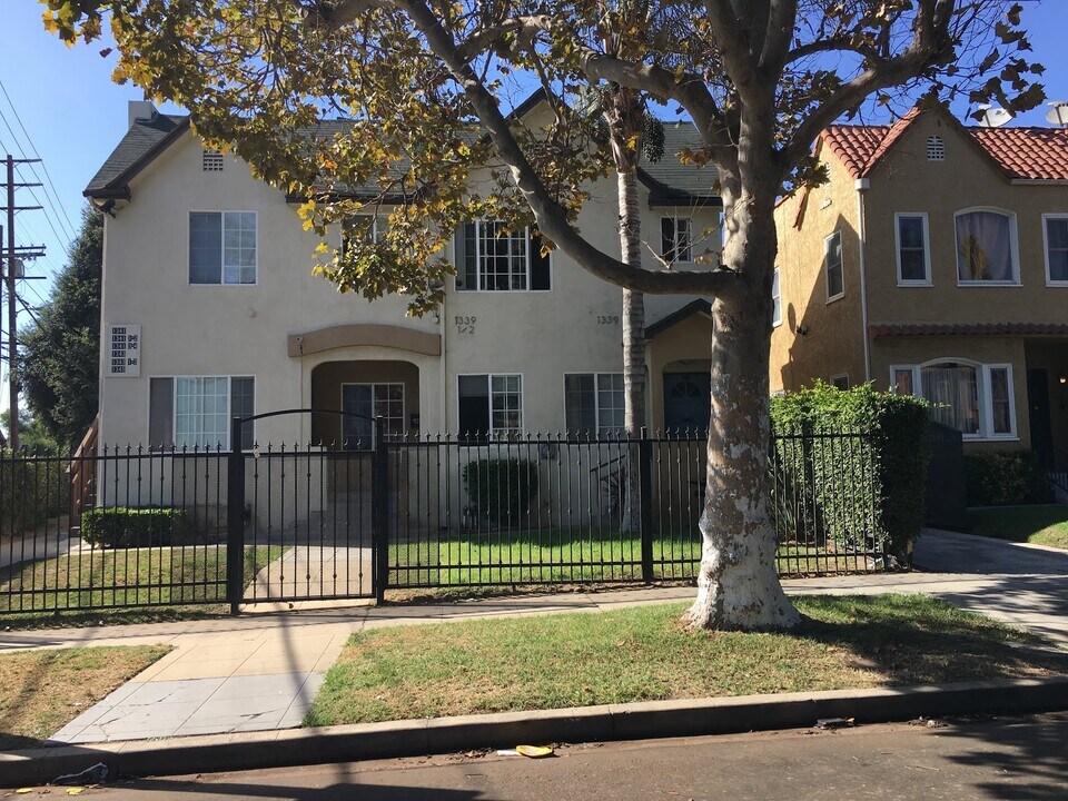 1339 S Sycamore Ave in Los Angeles, CA - Building Photo