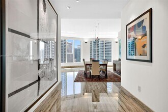 901 Brickell Key Blvd in Miami, FL - Building Photo - Building Photo