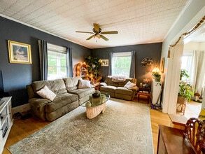 415 Highland St, Unit 415 in Manchester, NH - Foto de edificio - Building Photo