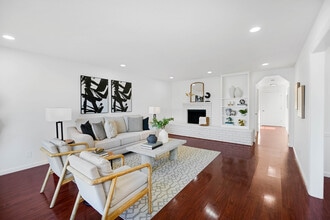 584 Hillside Blvd in Daly City, CA - Foto de edificio - Building Photo