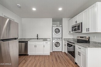 341 S Mountain Rd in Apache Junction, AZ - Foto de edificio - Building Photo