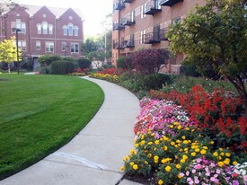 1000 E 53rd St, Unit 1 in Chicago, IL - Building Photo