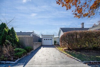 176 Laurel Ave in Northport, NY - Building Photo - Building Photo