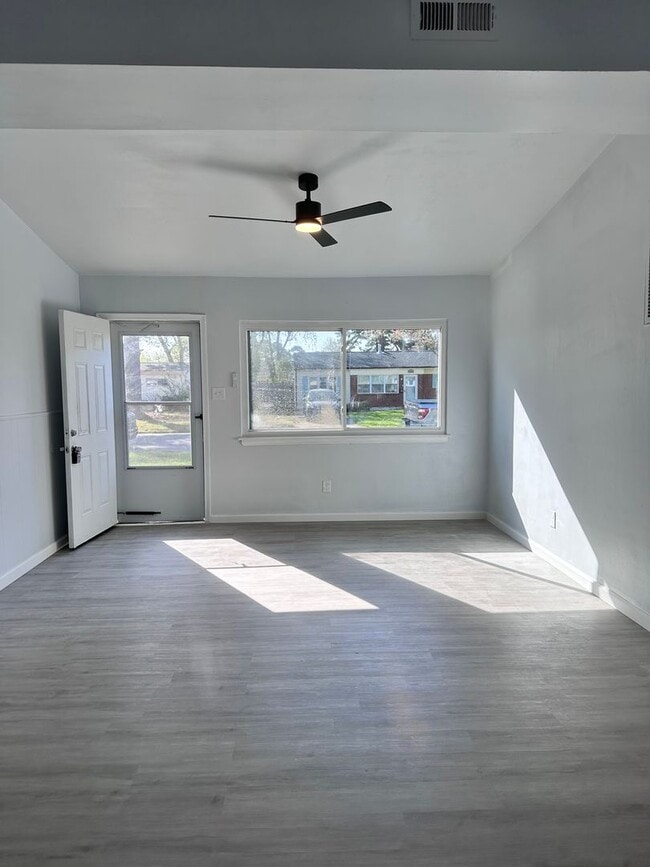 4952 Paine Ln in Virginia Beach, VA - Building Photo - Building Photo