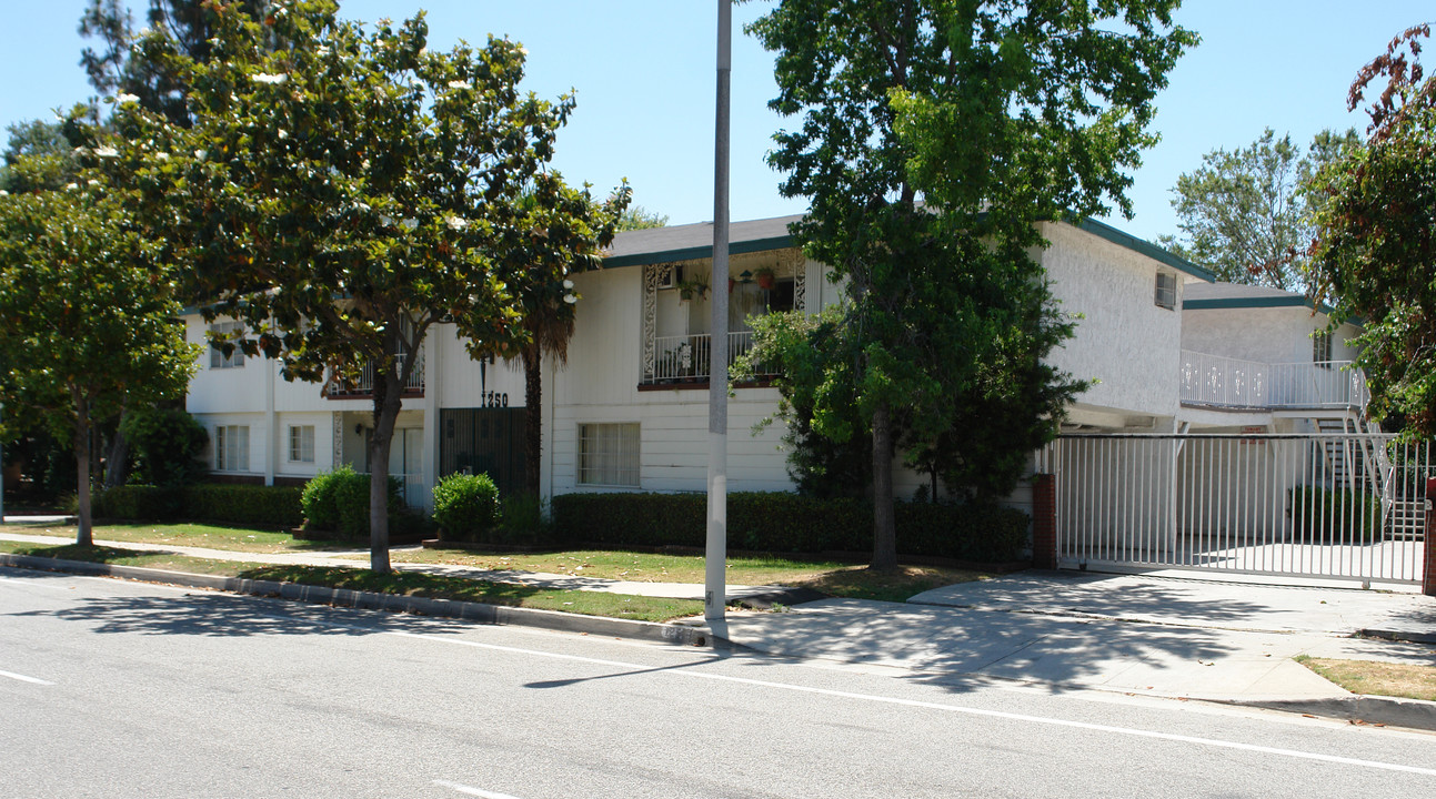 1250 Corson St in Pasadena, CA - Building Photo