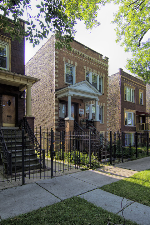 3229 N Hamlin Ave in Chicago, IL - Foto de edificio