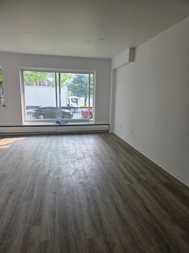 property at 250 Alexis-Nihon Boul