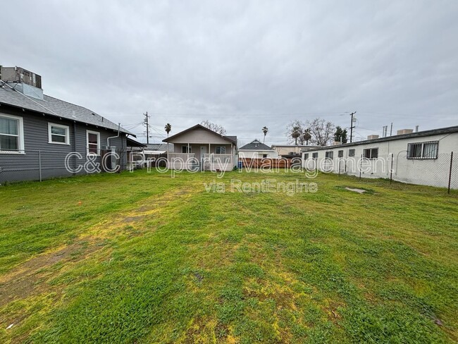 421 N Diana St in Fresno, CA - Building Photo - Building Photo
